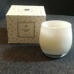 Just in! NIB Huntington Home Candle Peppermint Bark